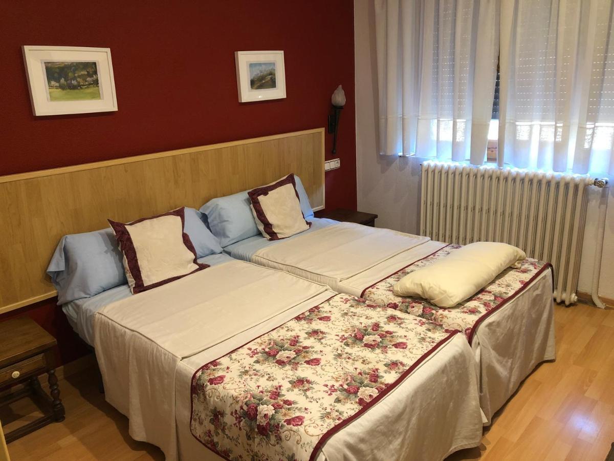 Hostal Escartin Sabiñánigo Esterno foto