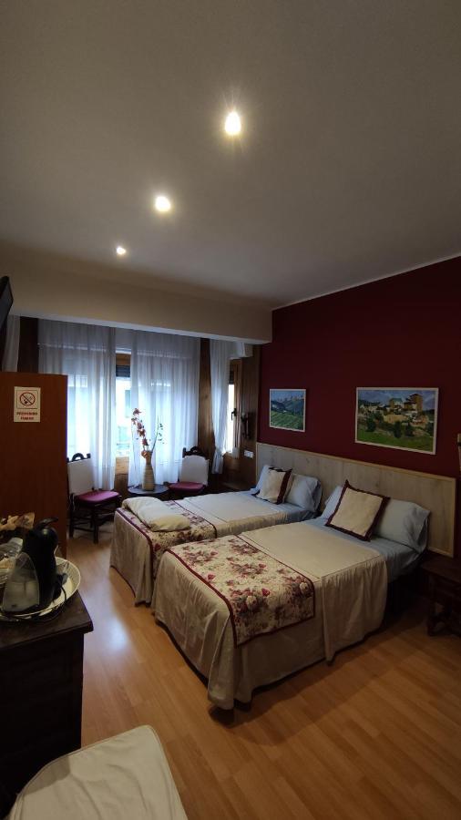 Hostal Escartin Sabiñánigo Esterno foto