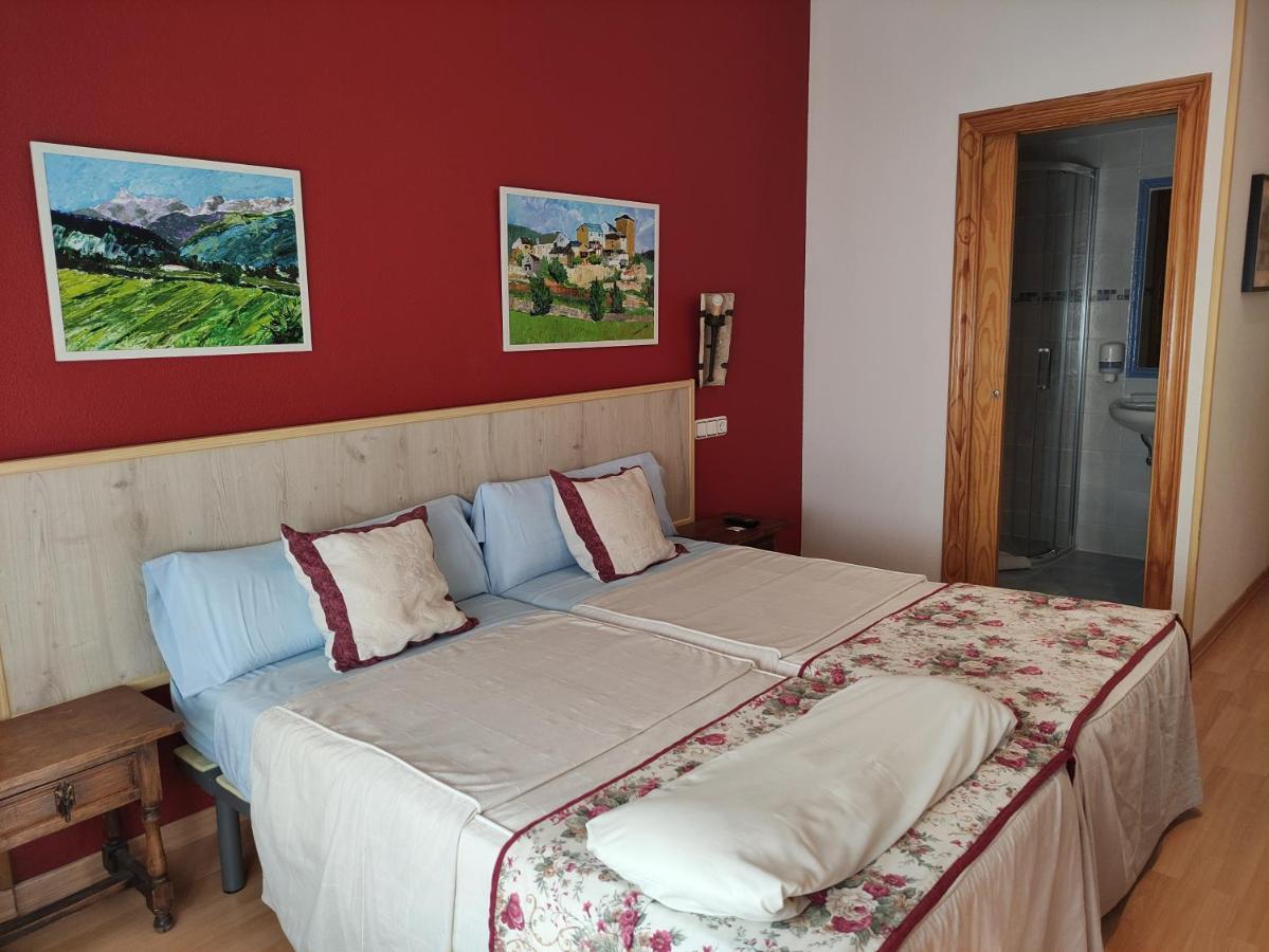Hostal Escartin Sabiñánigo Esterno foto