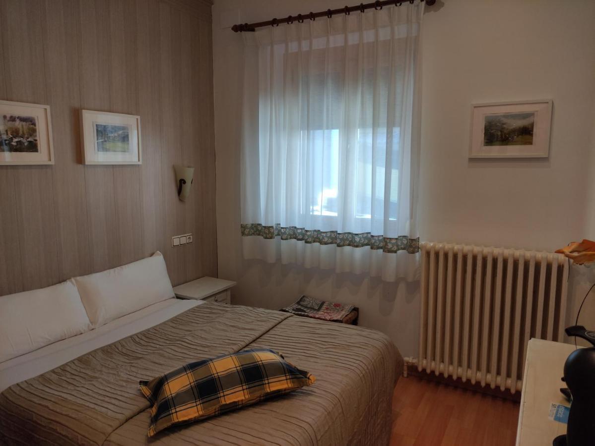 Hostal Escartin Sabiñánigo Esterno foto
