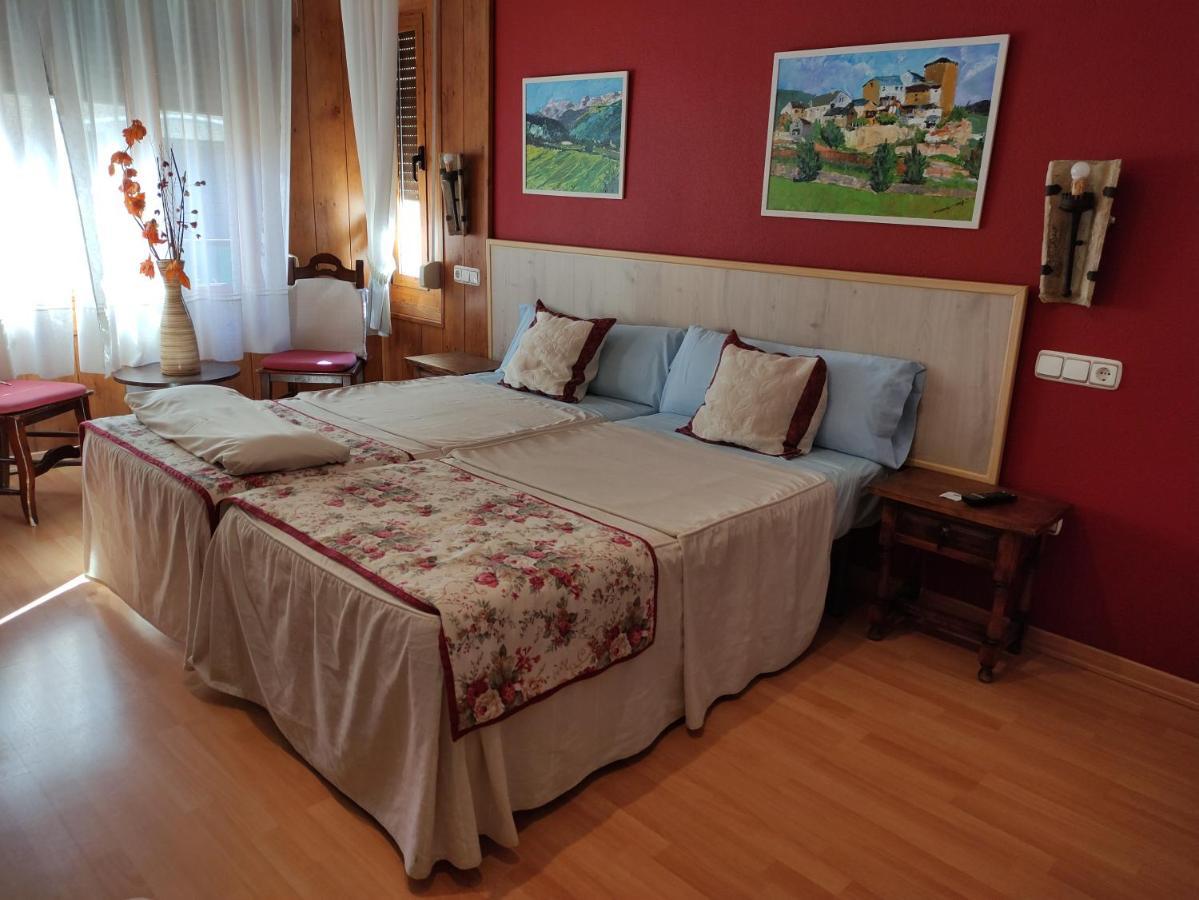 Hostal Escartin Sabiñánigo Esterno foto